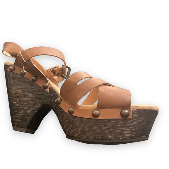 Mossimo Supply CO. Tan. Wedges Sandals - Picture 2 of 9